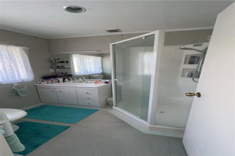 Photo of property in 123 Golfland Drive, Golflands, Auckland, 2013