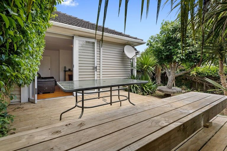 Photo of property in 9 Karaka Street, Merrilands, New Plymouth, 4312