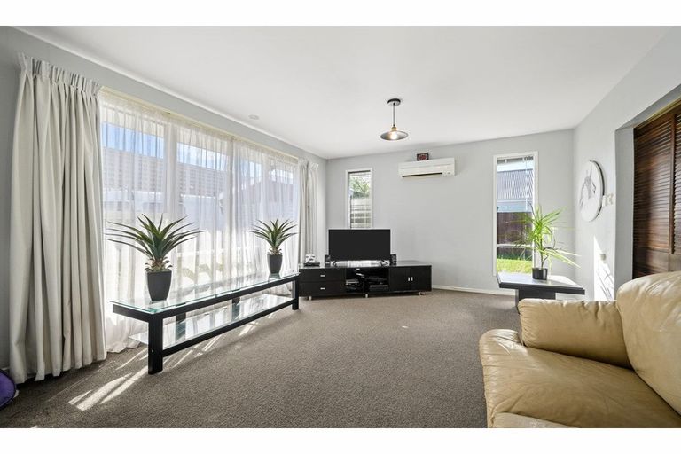 Photo of property in 2/59 Winters Road, Redwood, Christchurch, 8051