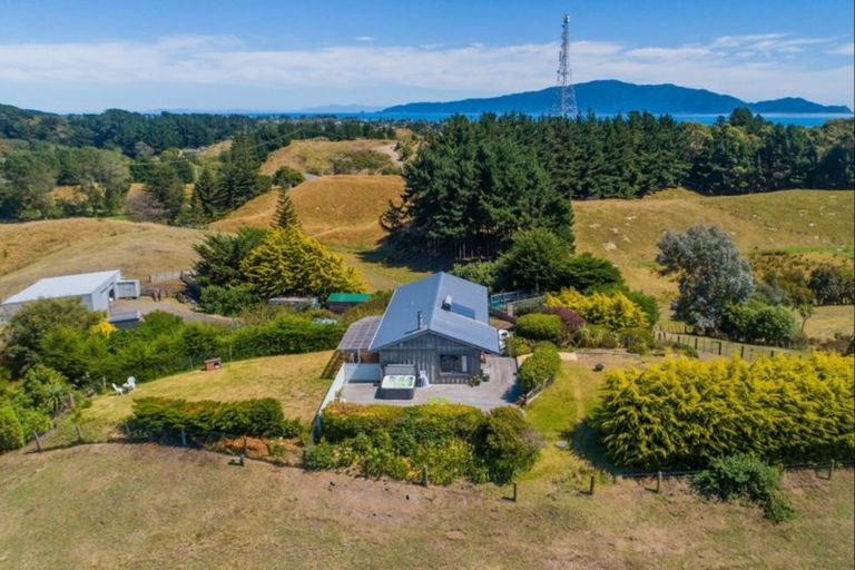 Photo of property in 338 Ngarara Road, Waikanae, 5391