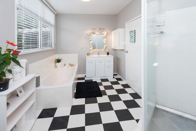 Photo of property in 11a Fenton Terrace, Cockle Bay, Auckland, 2014