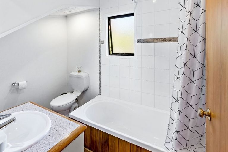 Photo of property in 131a Edmonton Road, Te Atatu South, Auckland, 0610