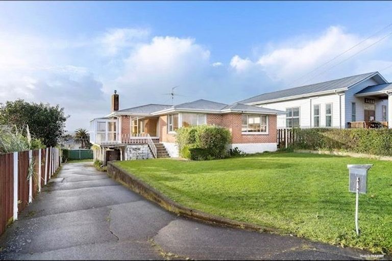 Photo of property in 4 Young Road, Mount Wellington, Auckland, 1060