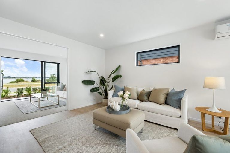 Photo of property in 109 Waituarua Drive, Takanini, Auckland, 2112
