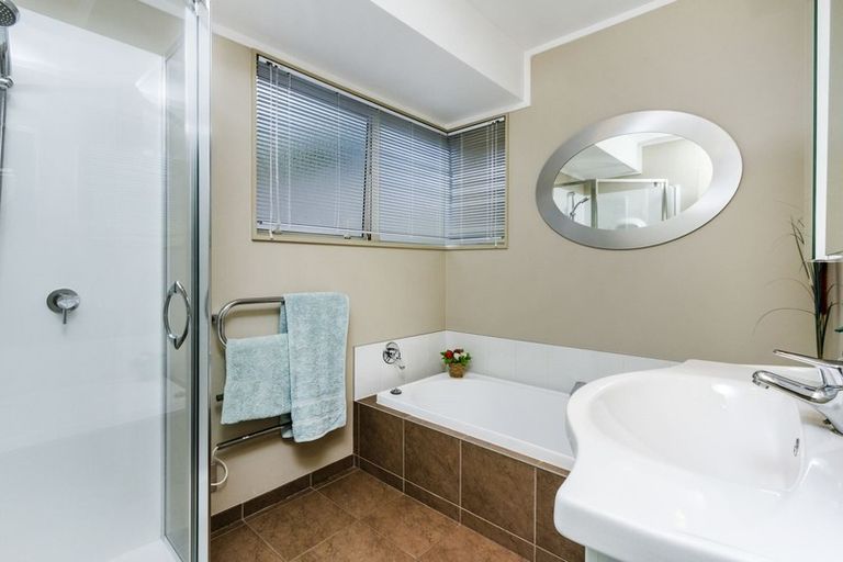 Photo of property in 18 Carnmore Place, Torbay, Auckland, 0630