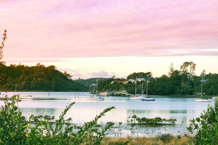 Photo of property in 5 Tuatua Road, Hobsonville, Auckland, 0616