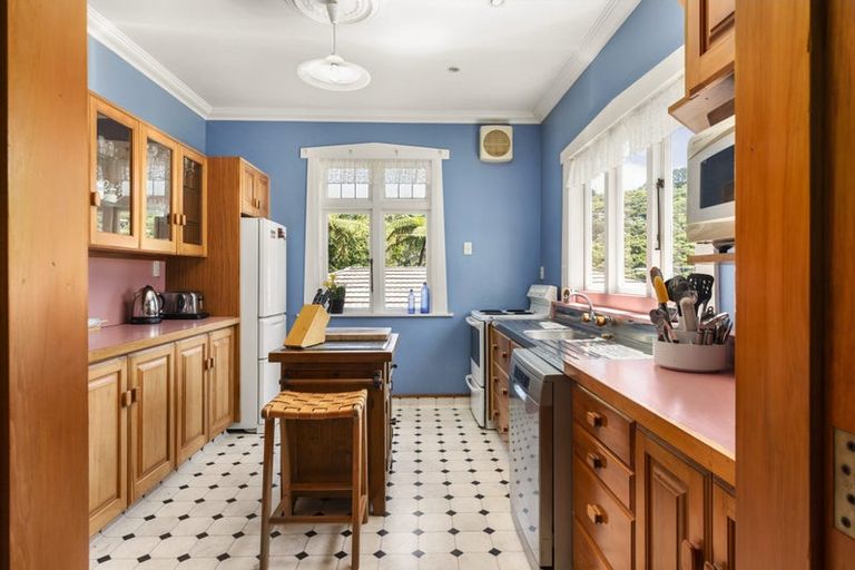 Photo of property in 166 Wadestown Road, Wadestown, Wellington, 6012