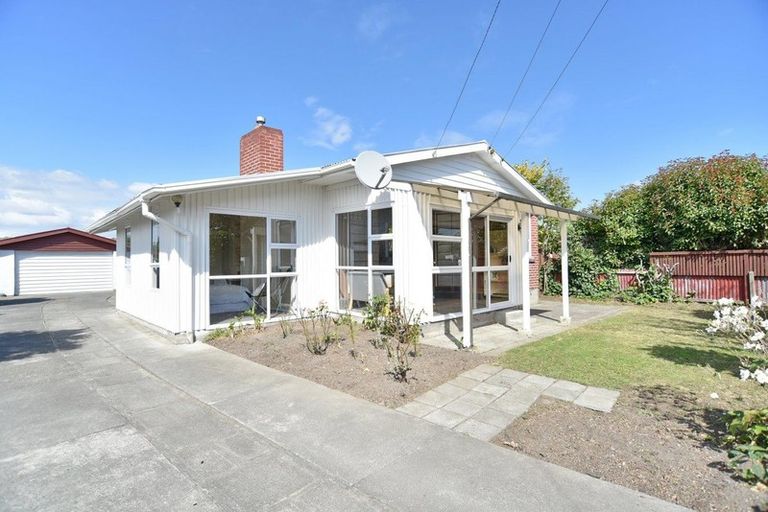 Photo of property in 25 Liverton Crescent, Bishopdale, Christchurch, 8053
