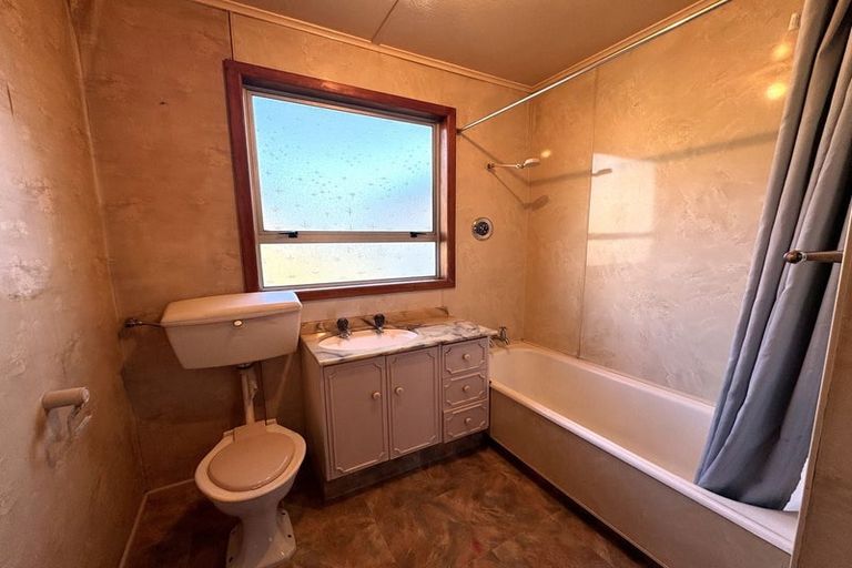 Photo of property in 28 Market Street, Kaitangata, 9210