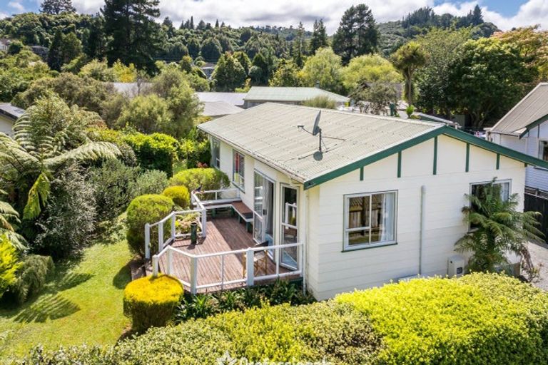 Photo of property in 1 Gemstone Drive, Birchville, Upper Hutt, 5018
