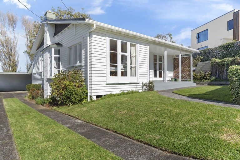 Photo of property in 3 Barrett Street, Westown, New Plymouth, 4310