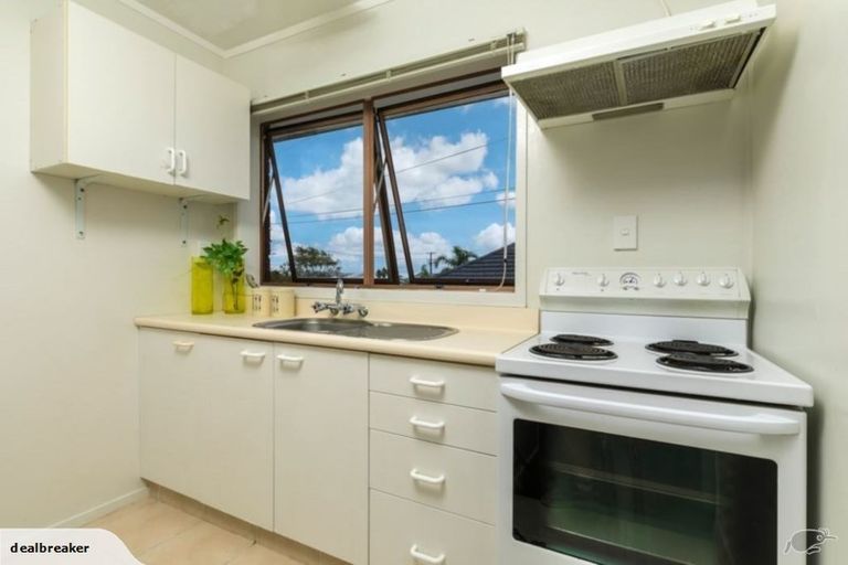 Photo of property in 1/744 Te Atatu Road, Te Atatu Peninsula, Auckland, 0610