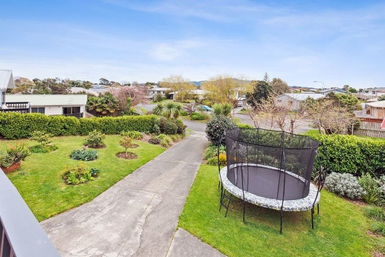 Photo of property in 9 Ross Grove, Paraparaumu, 5032