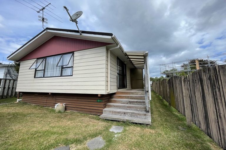 Photo of property in 2/33 Reid Road, New Lynn, Auckland, 0600