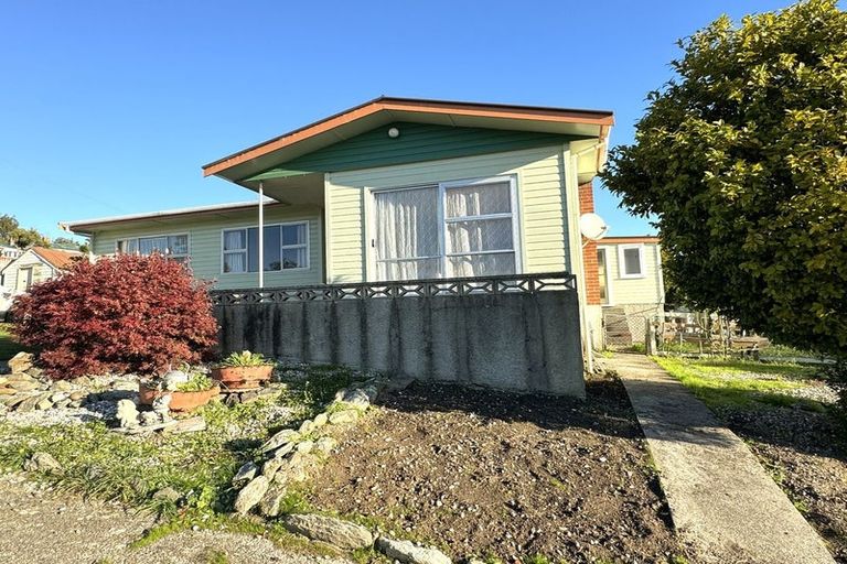 Photo of property in 28 Market Street, Kaitangata, 9210
