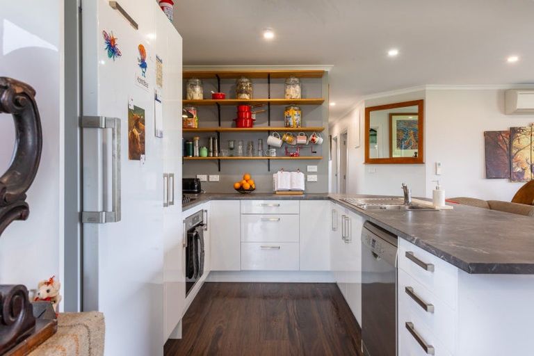 Photo of property in 220 Cowper Road, Dannevirke, 4976