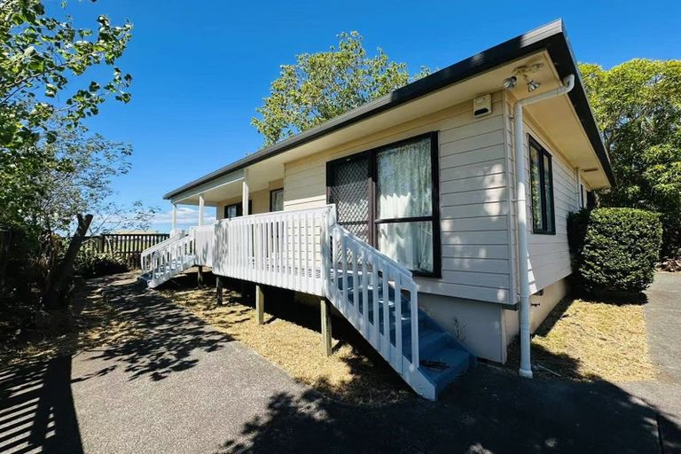 Photo of property in 2/62 Tonar Street, Northcote, Auckland, 0627