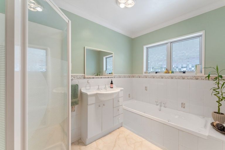 Photo of property in 51 John F Kennedy Drive, Milson, Palmerston North, 4414