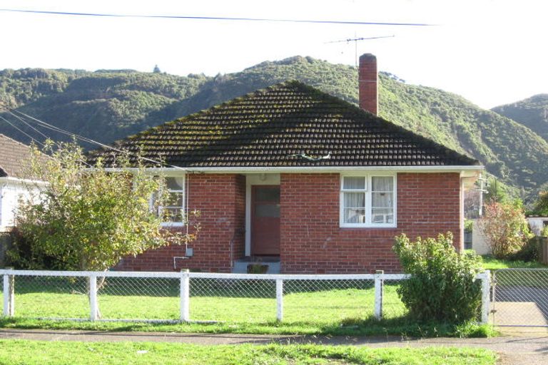 Photo of property in 7 Peck Street, Taita, Lower Hutt, 5011