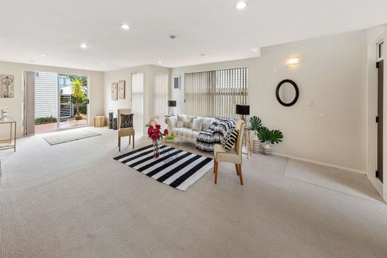 Photo of property in 172 Porchester Road, Takanini, 2112