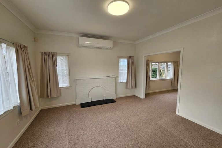 Photo of property in 30 Oxford Street, Fairfield, Hamilton, 3214