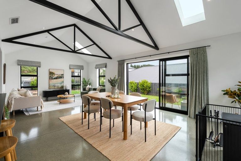 Photo of property in 19 Prestbury Grove, Churton Park, Wellington, 6037