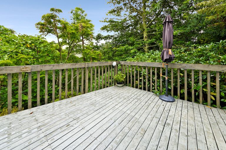 Photo of property in 35 Chamari Close, Titirangi, Auckland, 0604