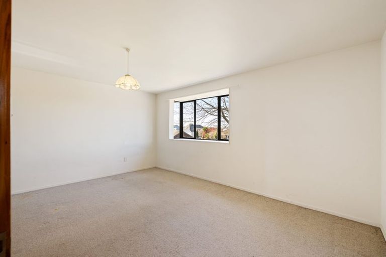 Photo of property in 13 Broadfell Avenue, Avonhead, Christchurch, 8042