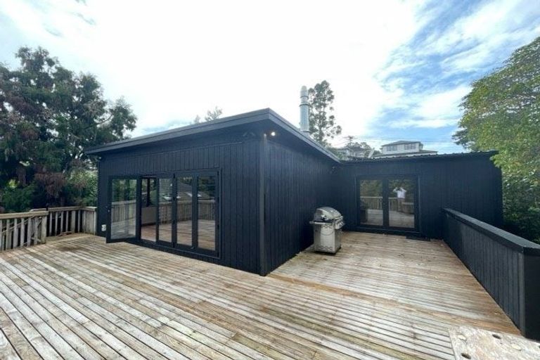 Photo of property in 20 Heathcote Road, Castor Bay, Auckland, 0620