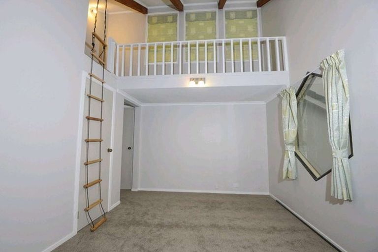 Photo of property in 29 Cairngorm Place, Highland Park, Auckland, 2010