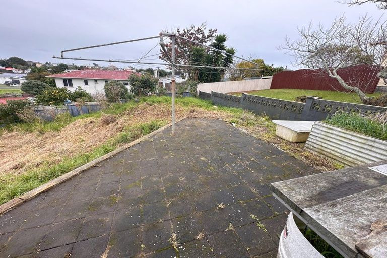 Photo of property in 61 Blake Street, Waitara, 4320
