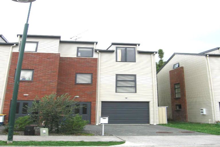 Photo of property in 38 Verdale Circle, Glen Eden, Auckland, 0602