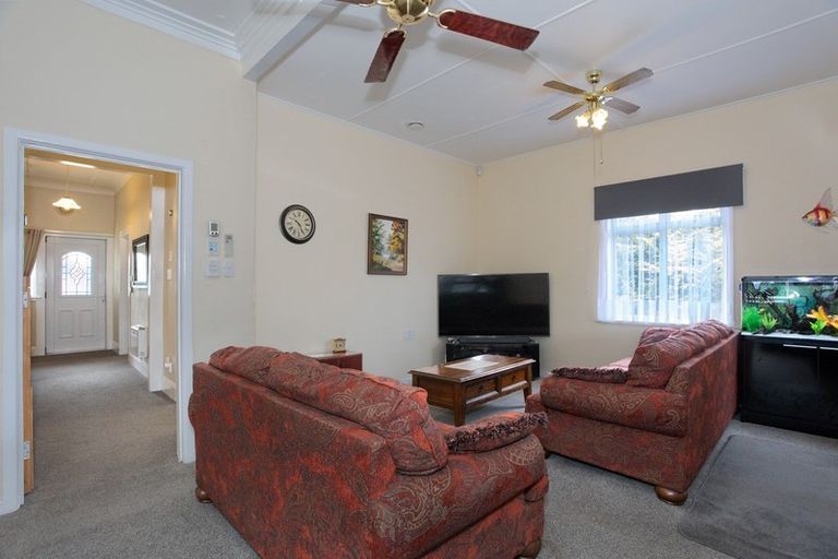 Photo of property in 16 Lyon Street, Marton, 4710