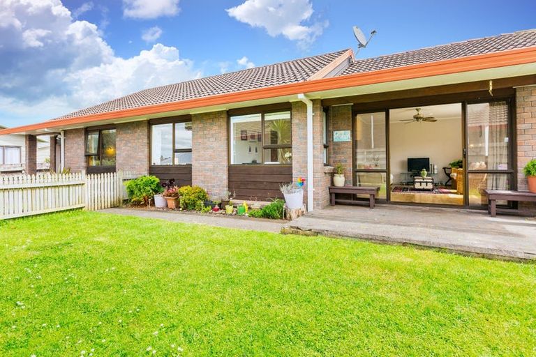Photo of property in 1/52 Edgewater Parade, Waiuku, 2123