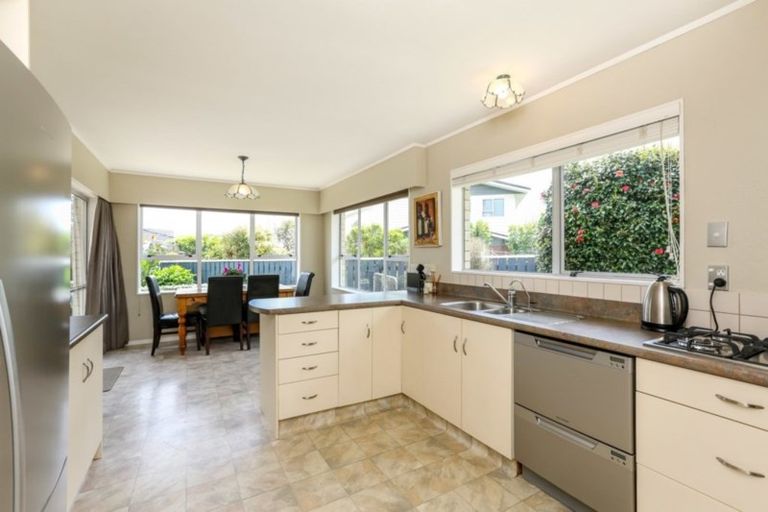 Photo of property in 18b John Guthrie Place, Merrilands, New Plymouth, 4312