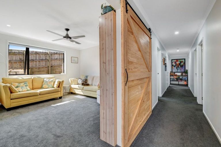 Photo of property in 9 St Julia Court, Helensville, 0800