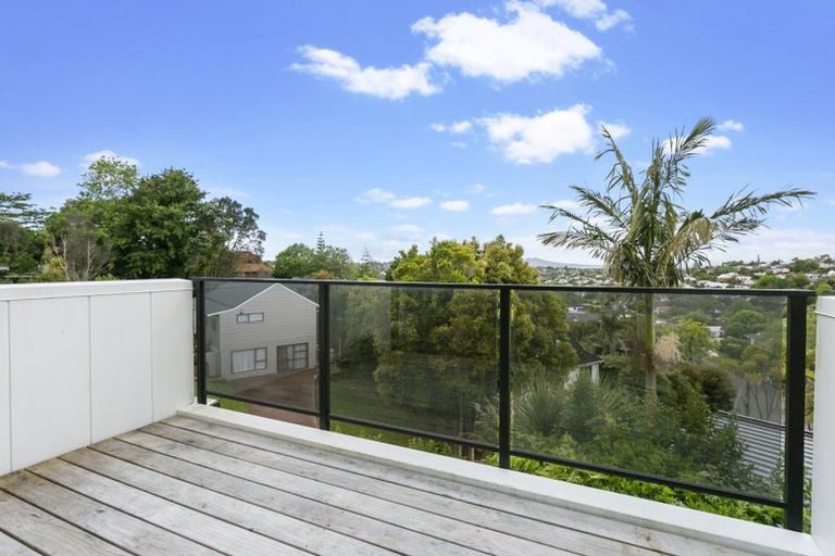 Photo of property in 69 Sunset Road, Totara Vale, Auckland, 0632