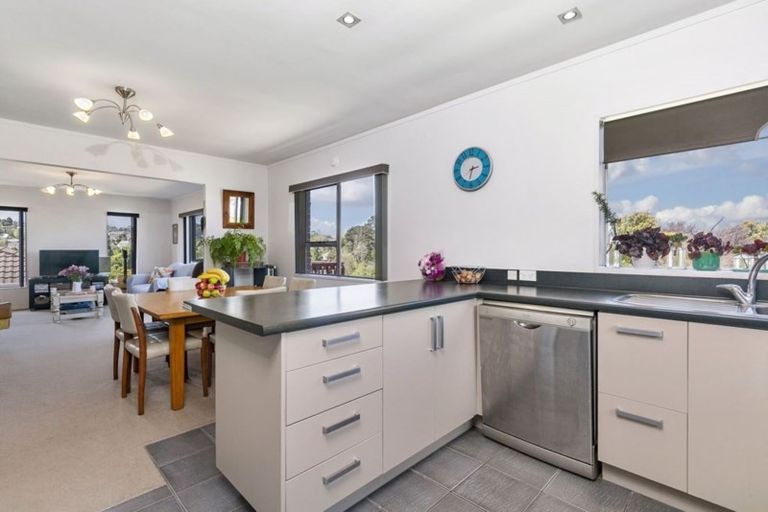 Photo of property in 1/127 Stapleford Crescent, Browns Bay, Auckland, 0630