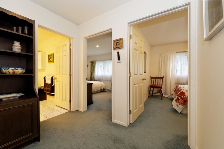 Photo of property in 35 Chamari Close, Titirangi, Auckland, 0604