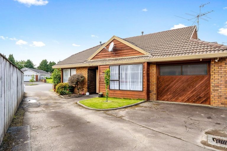 Photo of property in 1/24 Comeskey Grove, Elderslea, Upper Hutt, 5018