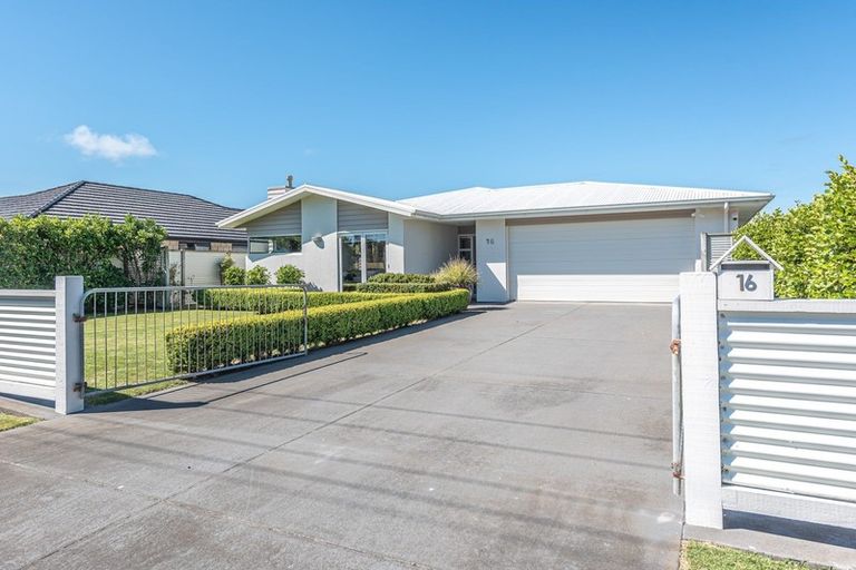 Photo of property in 16 Egmont Street, Patea, 4520