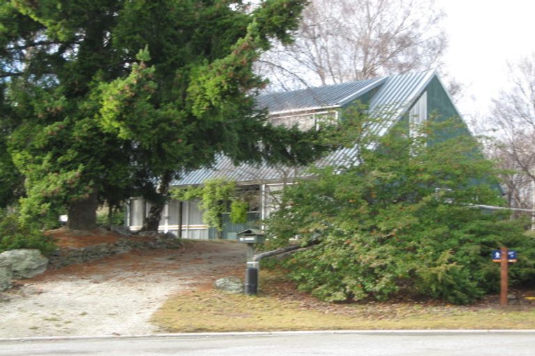 Photo of property in 20 Rimu Lane, Wanaka, 9305