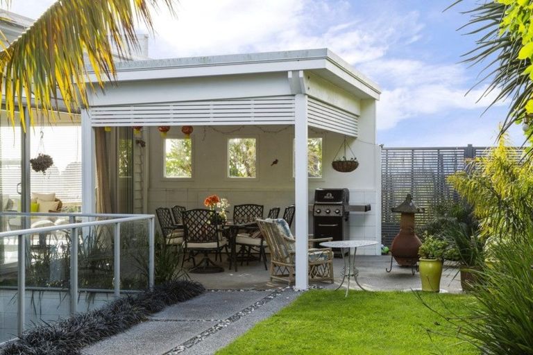 Photo of property in 16 Links Drive, Waiwhakaiho, New Plymouth, 4312