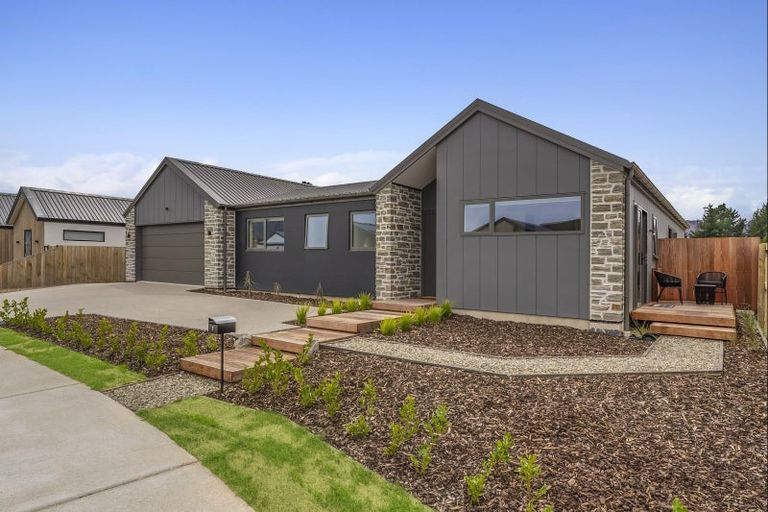 Photo of property in 7 Onyx Street, Albert Town, Wanaka, 9305