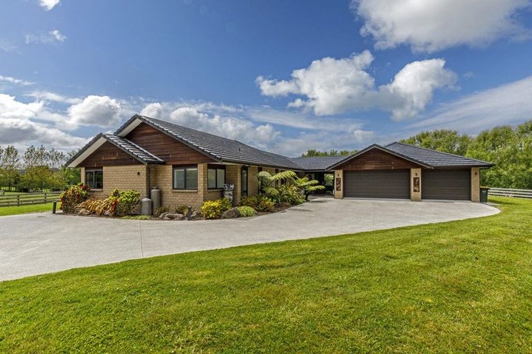 Photo of property in 34 Arone Way, Wainui, 0994
