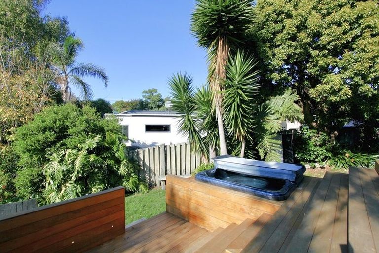 Photo of property in 23 Glenfern Road, Mellons Bay, Auckland, 2014