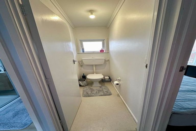 Photo of property in 2/38 Knightsbridge Drive, Forrest Hill, Auckland, 0620