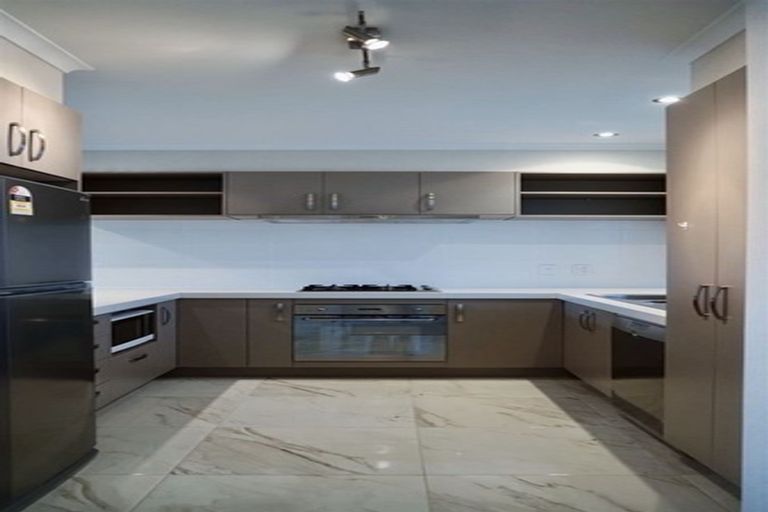 Photo of property in 100 Flat Bush School Road, Flat Bush, Auckland, 2019