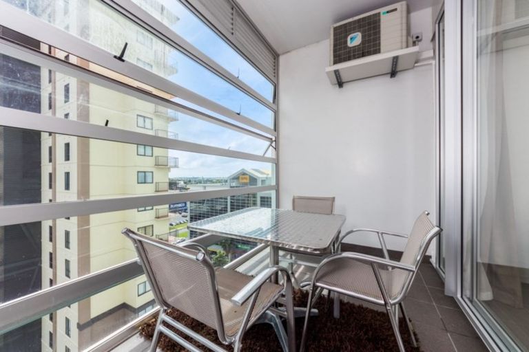 Photo of property in Proximity Apartments, 402/17 Osterley Way, Manukau, Auckland, 2104