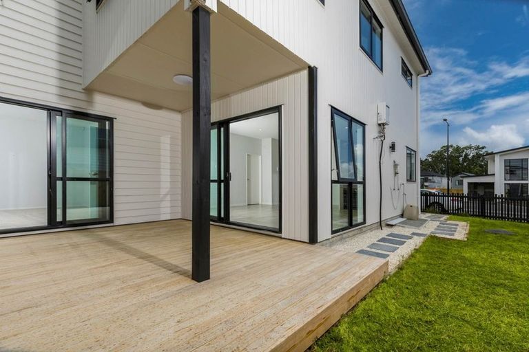 Photo of property in 62 Craigs Way, Hobsonville, Auckland, 0616